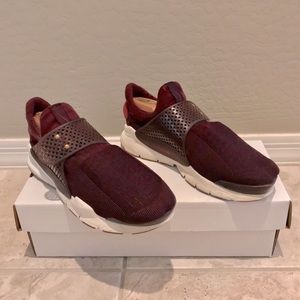 Nike Women’s Sock Dart